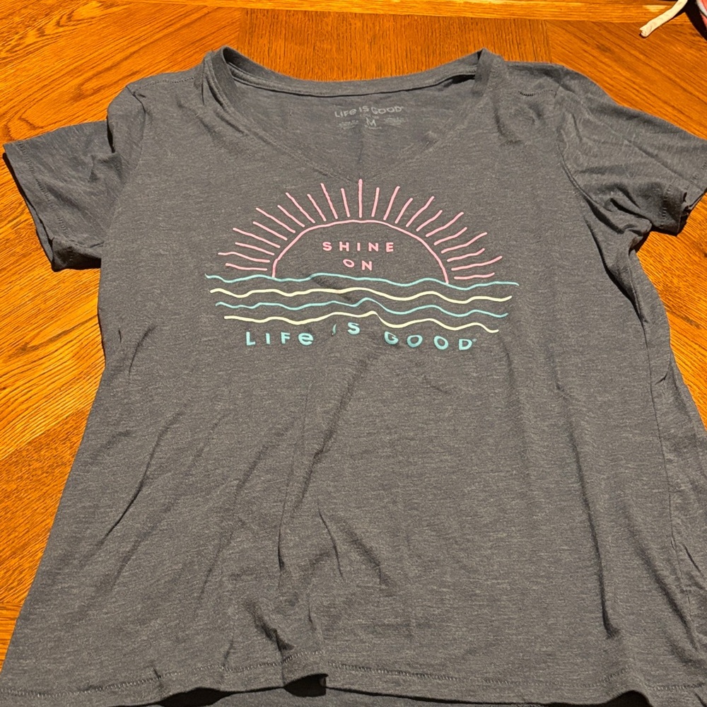 Life Is Good Women's Charcoal Shine On Tee